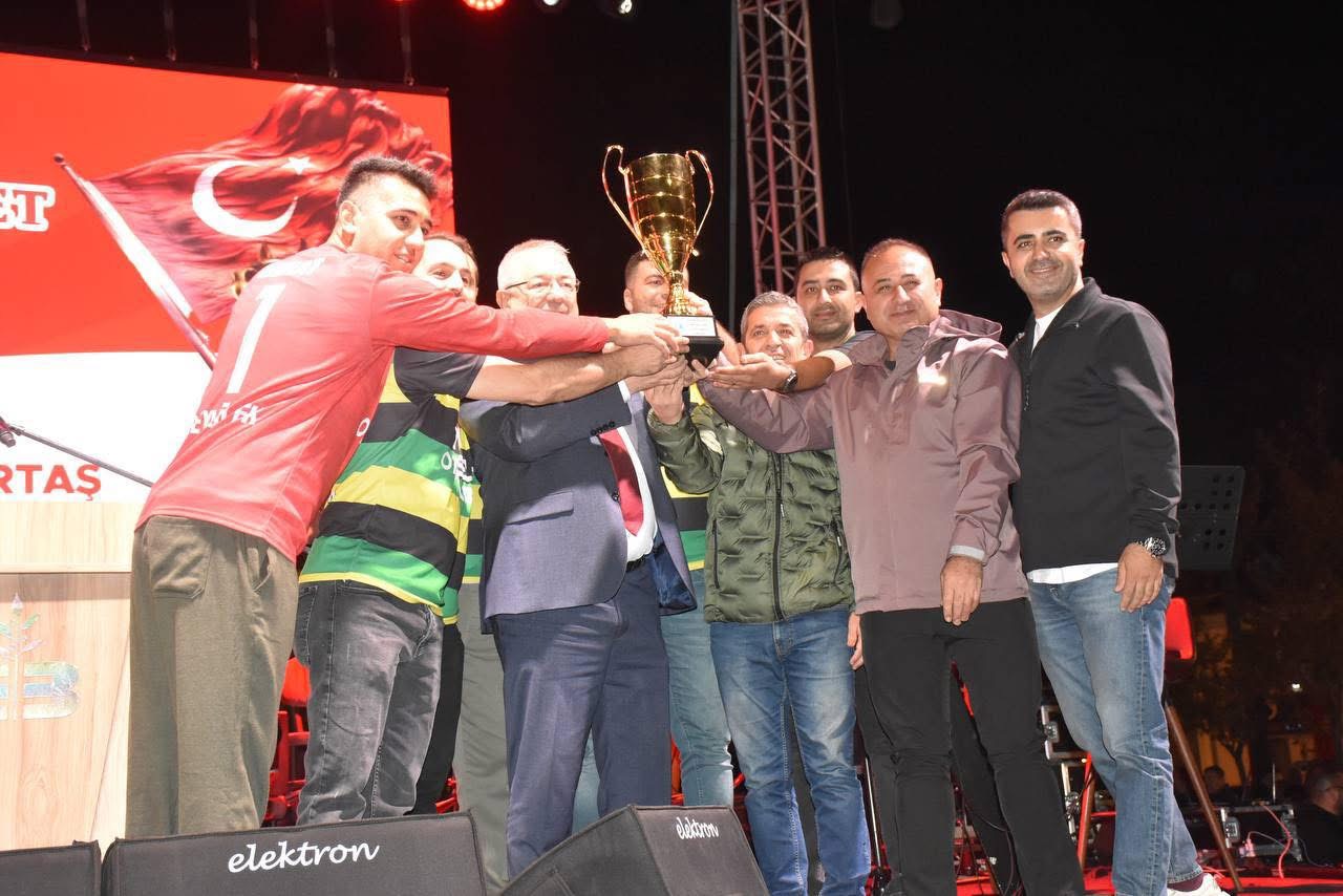 IMG_3193  Cumhuriyet’in 102. Yıldönümü Edremit’te coşkuyla kutlandı