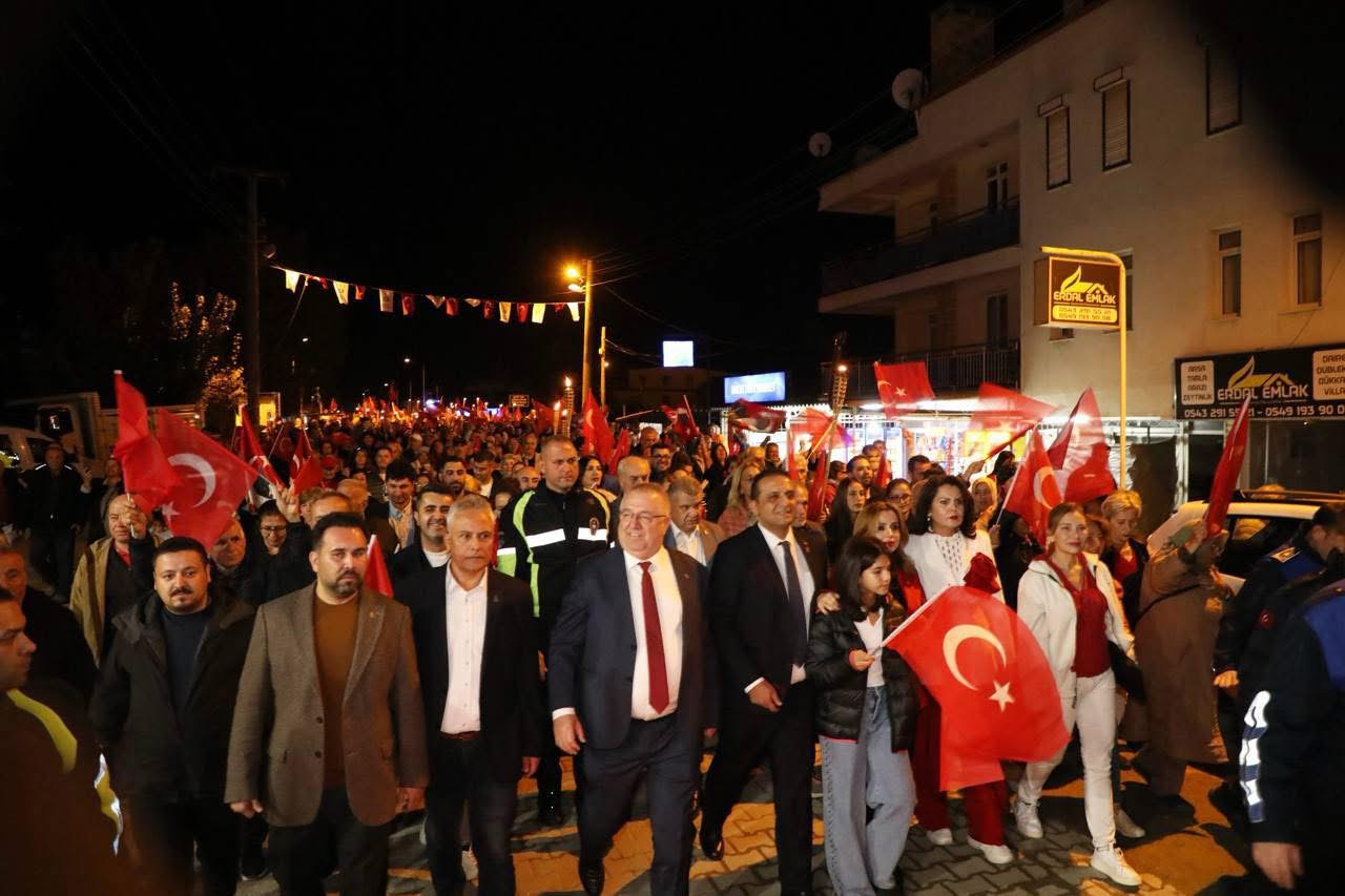 IMG_3194  Cumhuriyet’in 102. Yıldönümü Edremit’te coşkuyla kutlandı