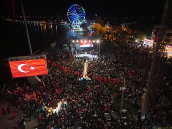 IMG_3196-345x258  Cumhuriyet’in 102. Yıldönümü Edremit’te coşkuyla kutlandı