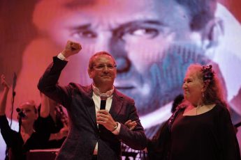 Mesut-Ergin-Suzan-Kardes-345x230 ZEYTİN HASADI, KONSERLER, ZEYTİN VE ZEYTİNYAĞI PAZARI, SÖYLEŞİLER, PANELLER, WORSHOPLAR İLE DOPDOLU BİR FESTİVAL…