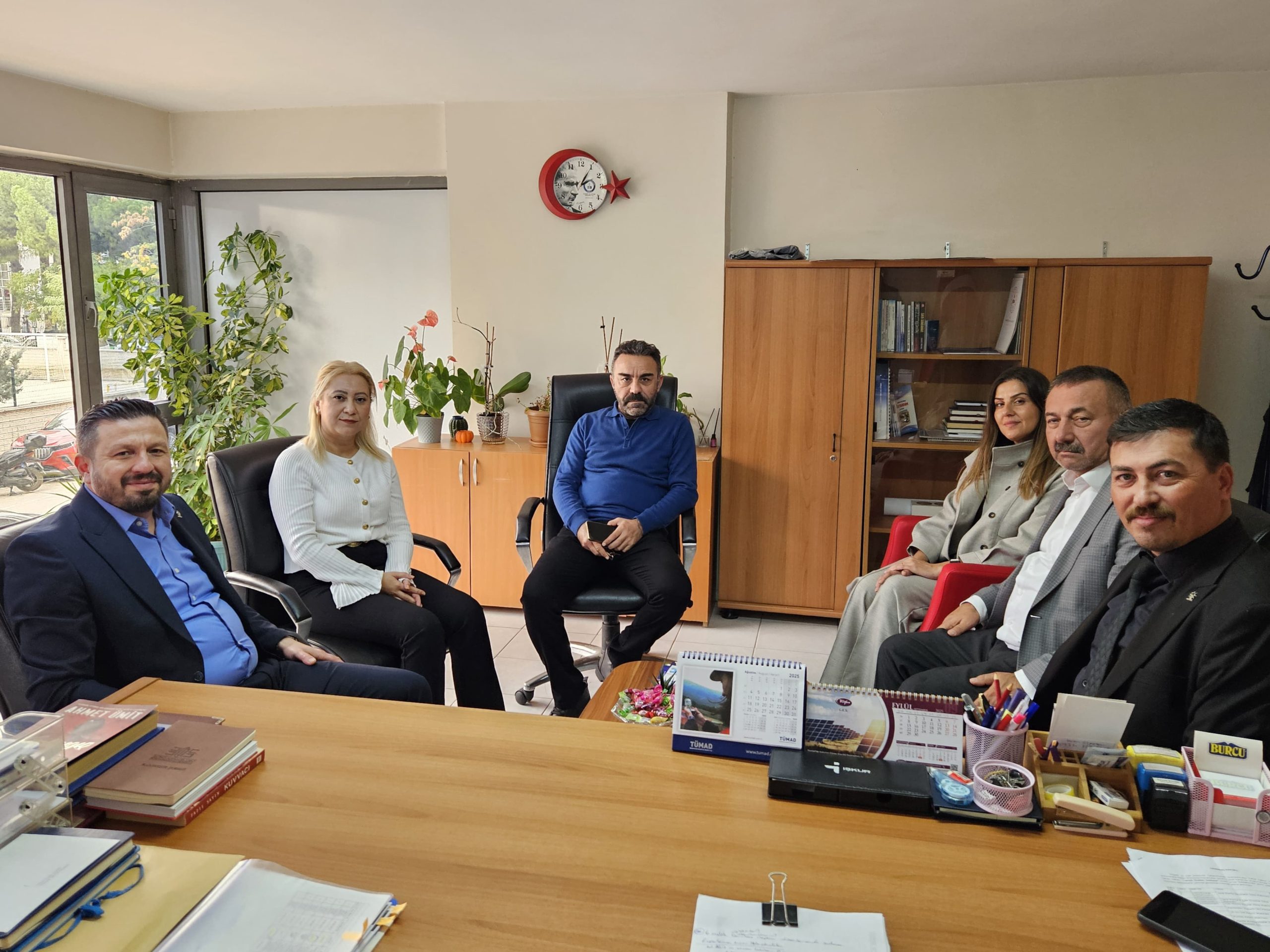 WhatsApp-Image-2025-10-22-at-08.28.00-1-scaled “AK Parti İl Başkanı Mehmet Aydemir Edremit’i de gönülleri de fethetti”