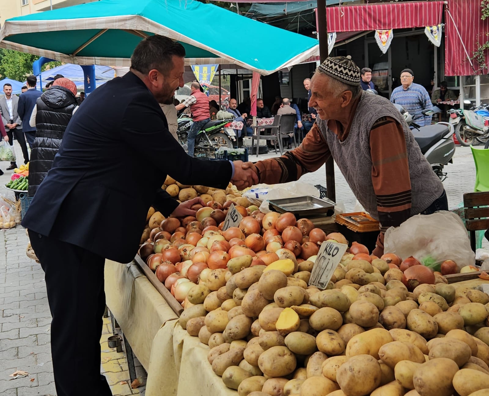 WhatsApp-Image-2025-10-22-at-08.28.00-10 “AK Parti İl Başkanı Mehmet Aydemir Edremit’i de gönülleri de fethetti”