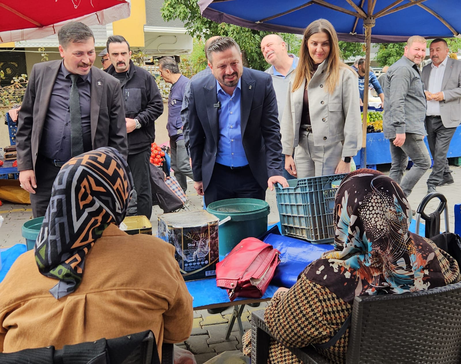 WhatsApp-Image-2025-10-22-at-08.28.00-11 “AK Parti İl Başkanı Mehmet Aydemir Edremit’i de gönülleri de fethetti”