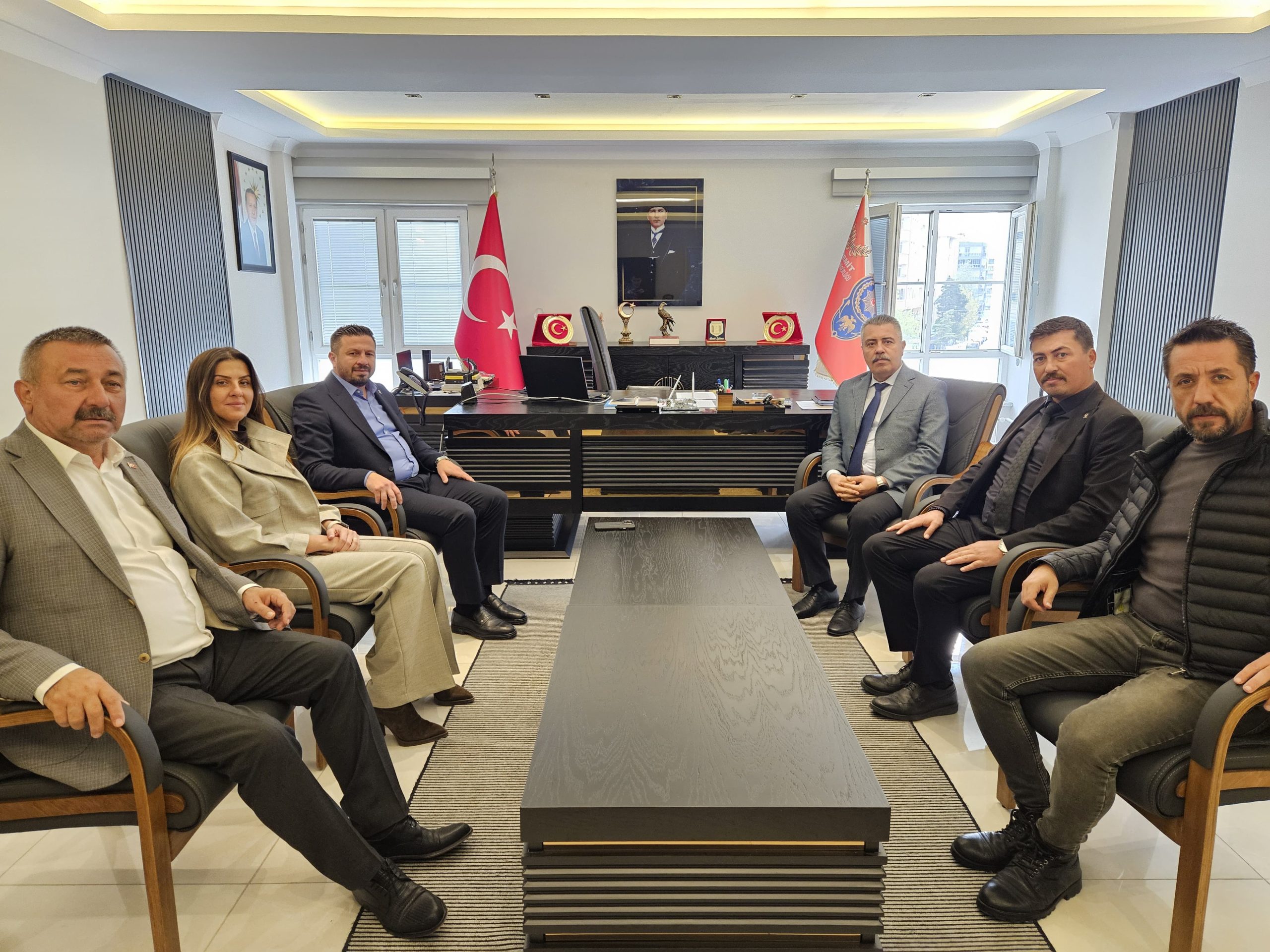 “AK Parti İl Başkanı Mehmet Aydemir Edremit’i de gönülleri de fethetti”