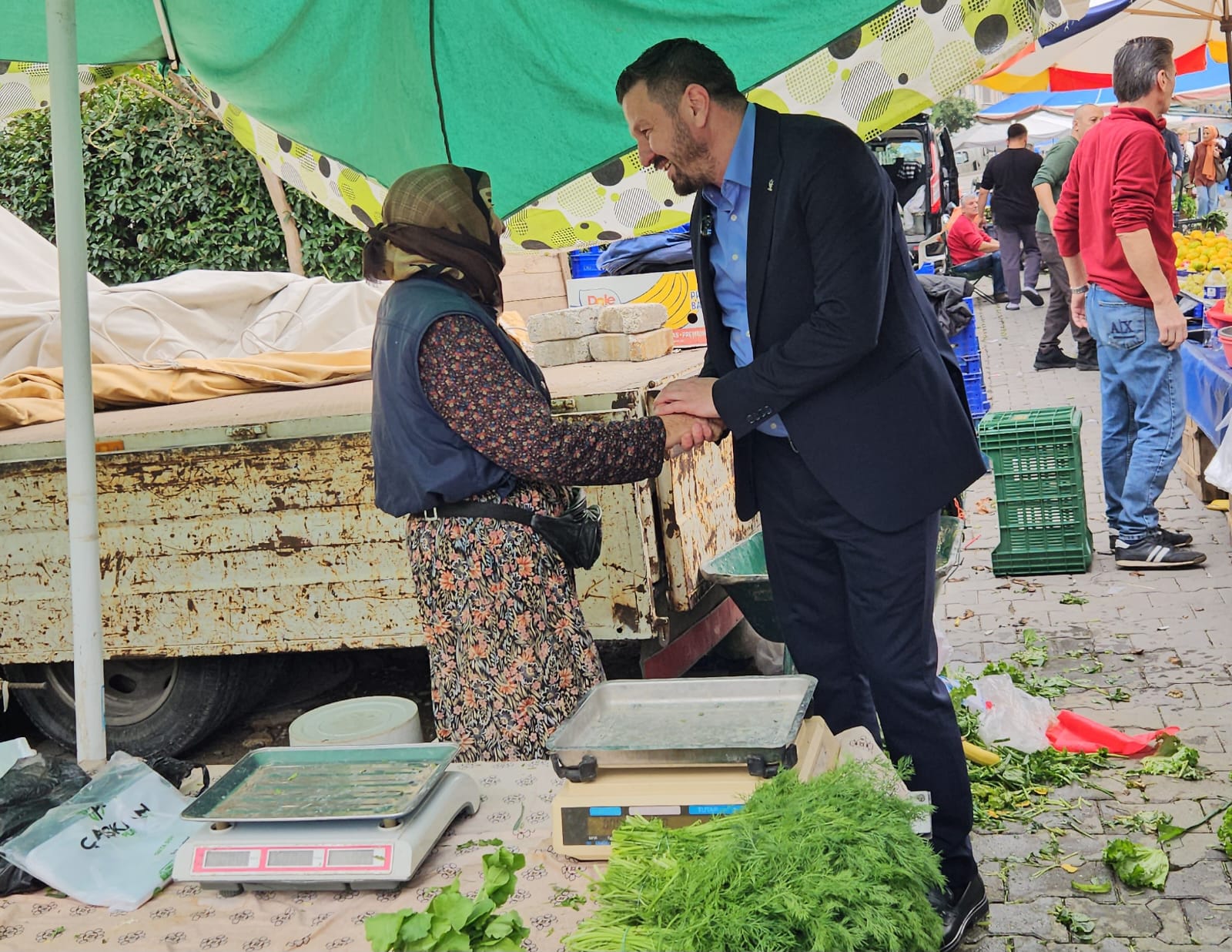 WhatsApp-Image-2025-10-22-at-08.28.00-9 “AK Parti İl Başkanı Mehmet Aydemir Edremit’i de gönülleri de fethetti”