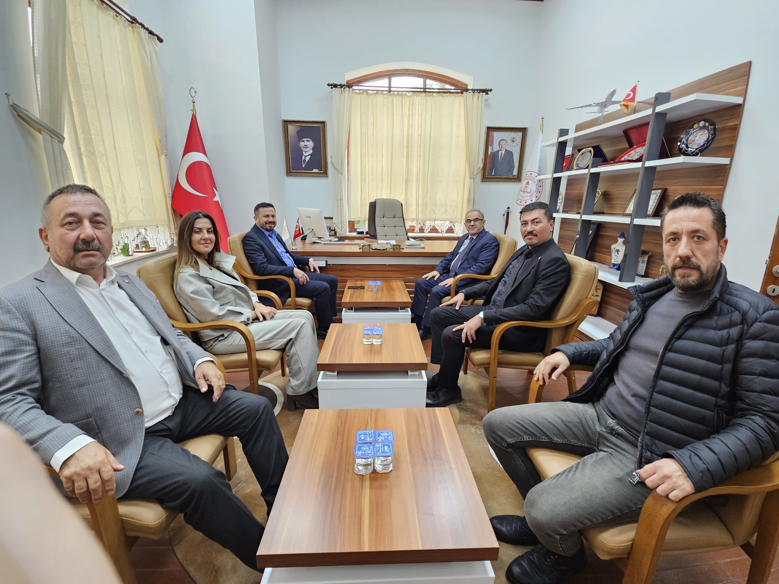 WhatsApp-Image-2025-10-22-at-08.28.00-scaled “AK Parti İl Başkanı Mehmet Aydemir Edremit’i de gönülleri de fethetti”