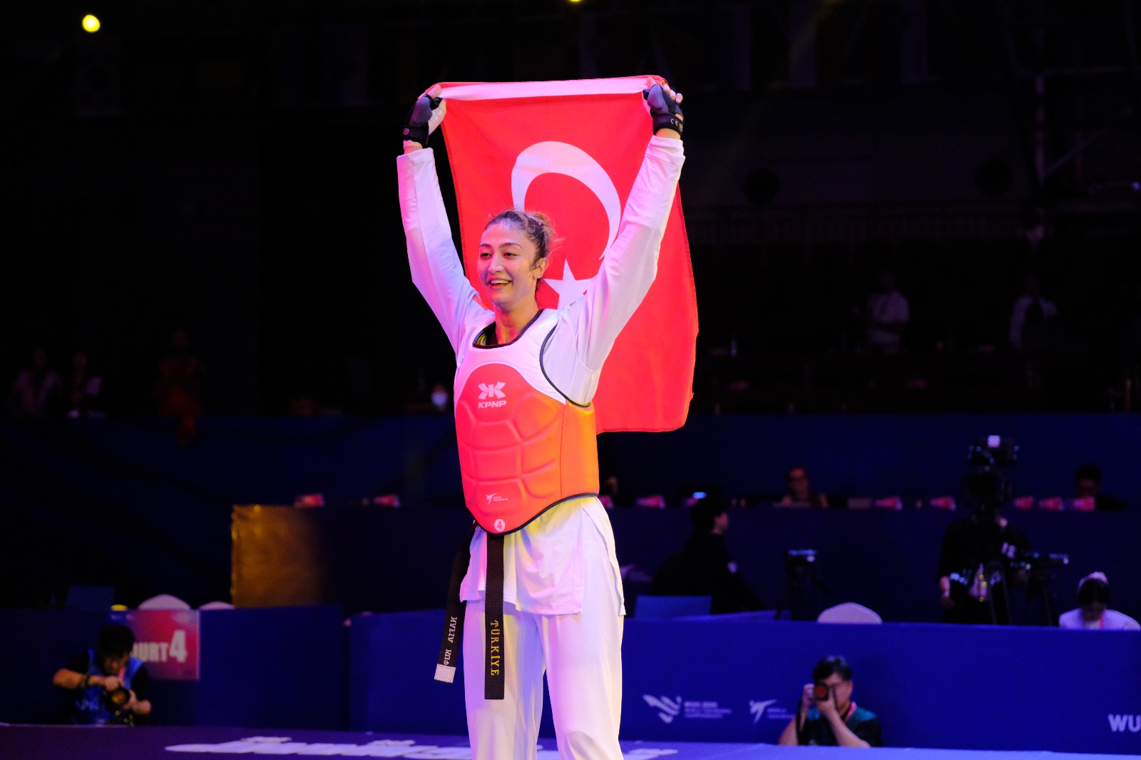 balikesirin_gururu_nafia_kus_aydin_2._kez_dunya_sampiyonu_1 BALIKESİR BÜYÜKŞEHİR BELEDİYESPOR’UN YILDIZI NAFİA KUŞ AYDIN YENİDEN ZİRVEDE