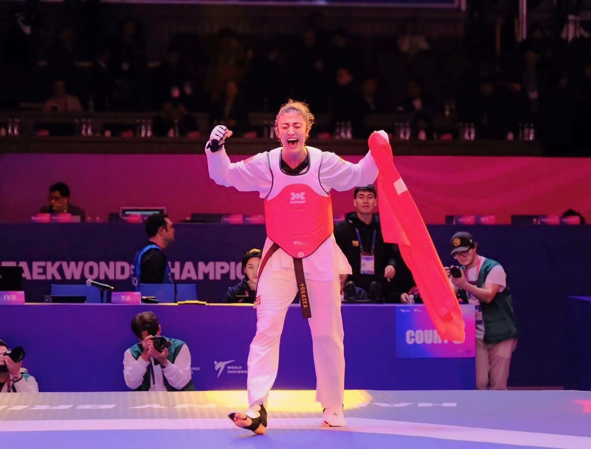 balikesirin_gururu_nafia_kus_aydin_2._kez_dunya_sampiyonu_3 BALIKESİR BÜYÜKŞEHİR BELEDİYESPOR’UN YILDIZI NAFİA KUŞ AYDIN YENİDEN ZİRVEDE