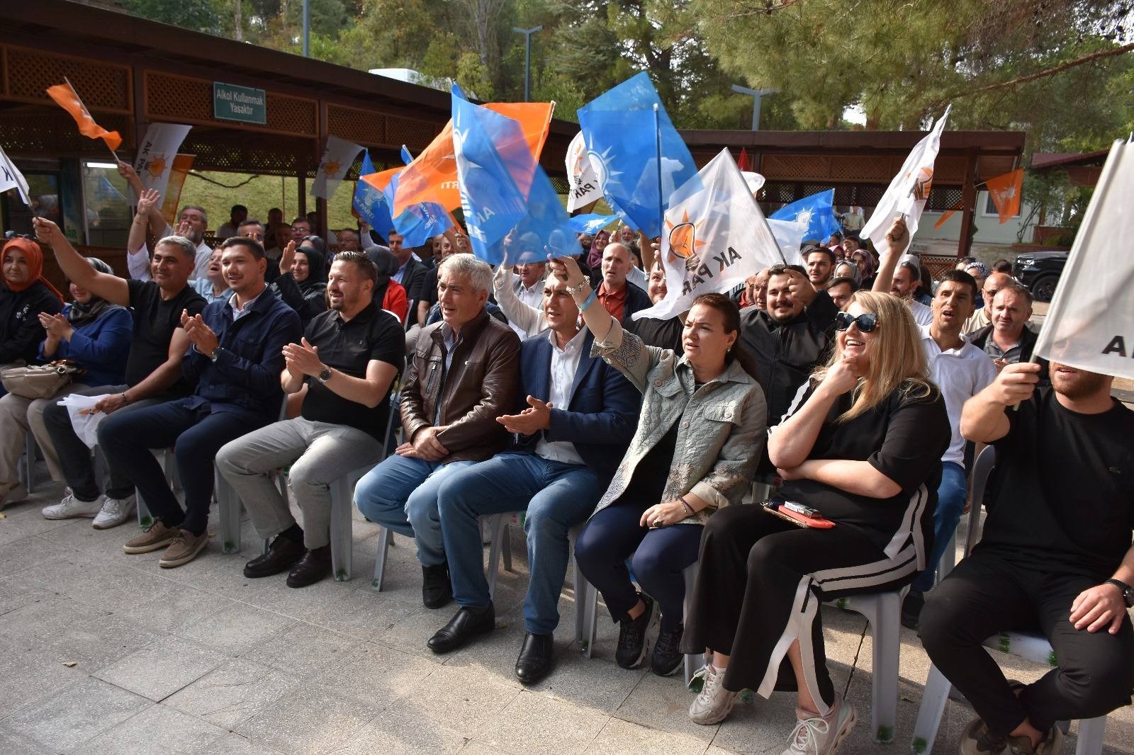 blk-1 AK PARTİ ALTIEYLÜL’DEN YAZA VEDA PİKNİĞİ