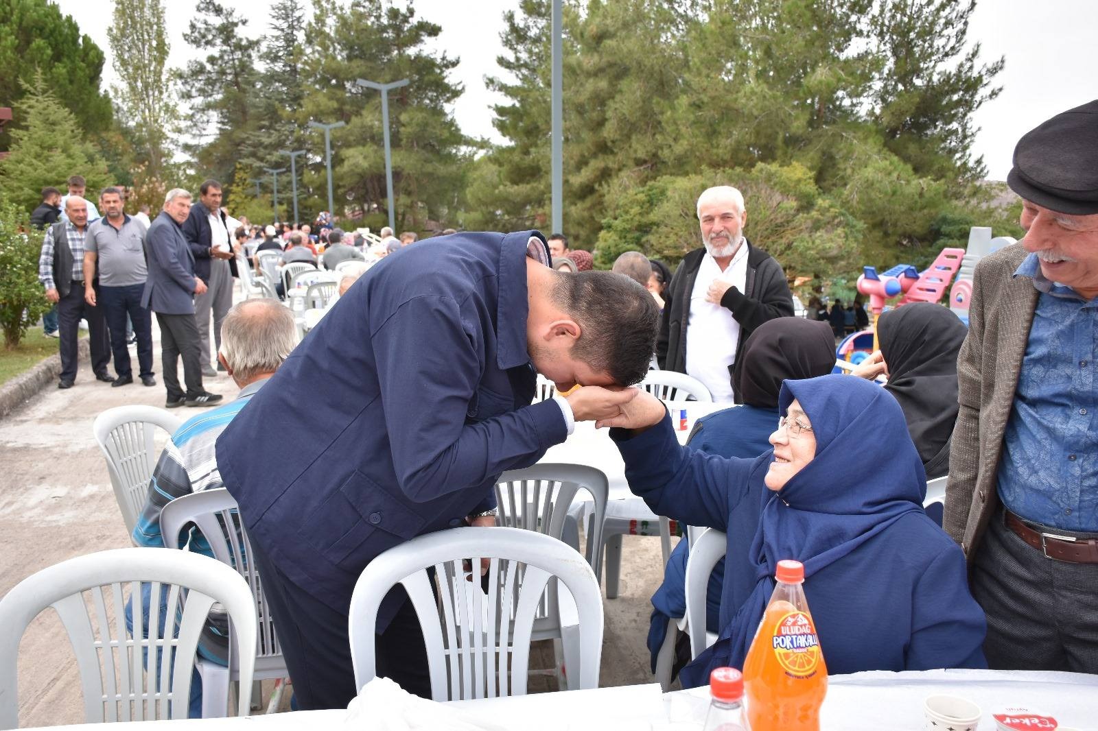 blk-5 AK PARTİ ALTIEYLÜL’DEN YAZA VEDA PİKNİĞİ