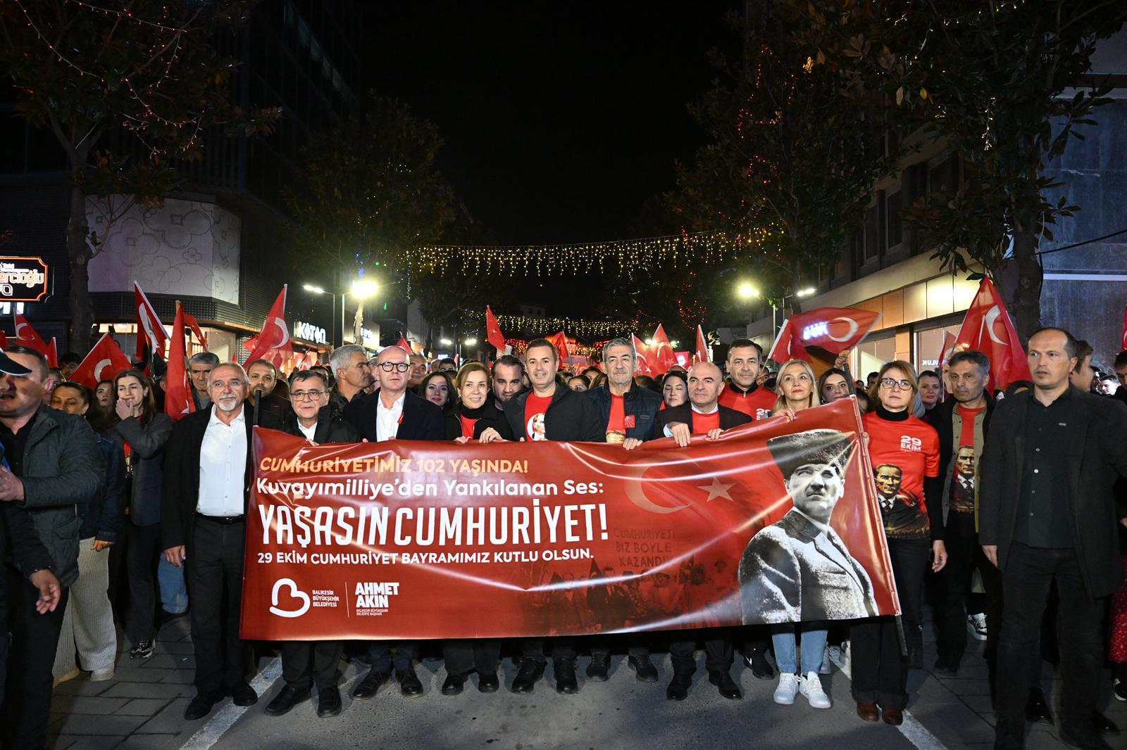 kuvayimilliyenin_sehrinde_cumhuriyet_coskusu__12 KUVAYI MİLLİYE’NİN ŞEHRİNDE CUMHURİYET COŞKUSU  AKIN, “CUMHURİYET KİMSESİZLERİN KİMSESİDİR”