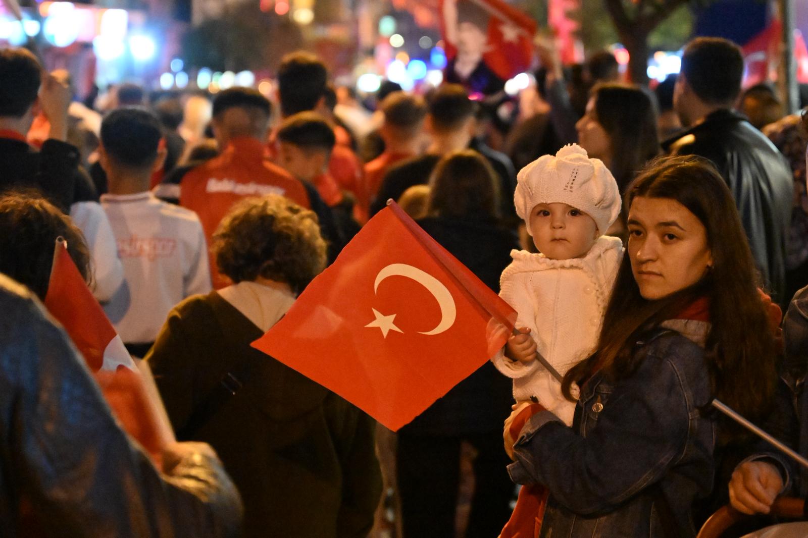 kuvayimilliyenin_sehrinde_cumhuriyet_coskusu__16 KUVAYI MİLLİYE’NİN ŞEHRİNDE CUMHURİYET COŞKUSU  AKIN, “CUMHURİYET KİMSESİZLERİN KİMSESİDİR”