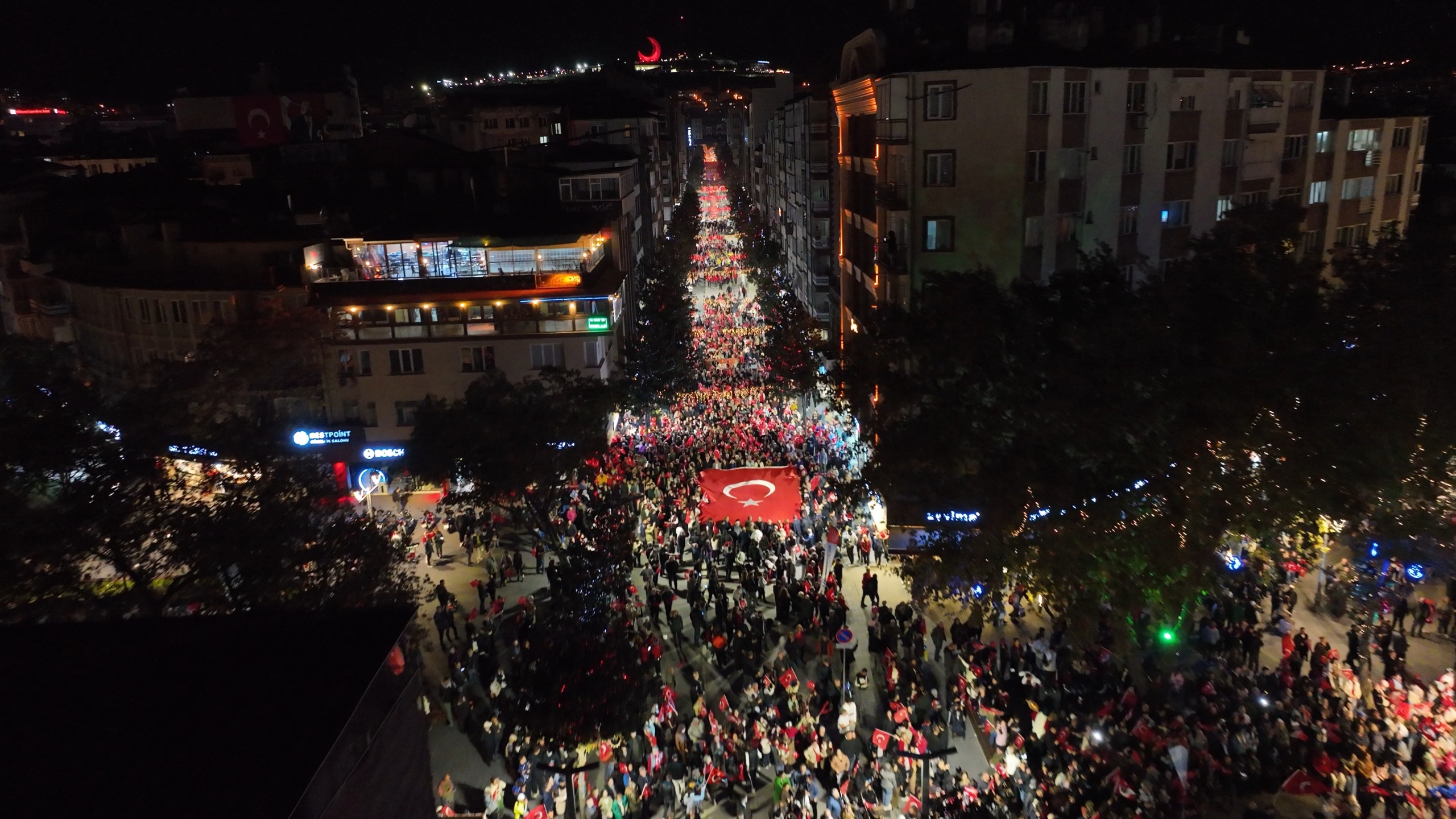 kuvayimilliyenin_sehrinde_cumhuriyet_coskusu__4 KUVAYI MİLLİYE’NİN ŞEHRİNDE CUMHURİYET COŞKUSU  AKIN, “CUMHURİYET KİMSESİZLERİN KİMSESİDİR”