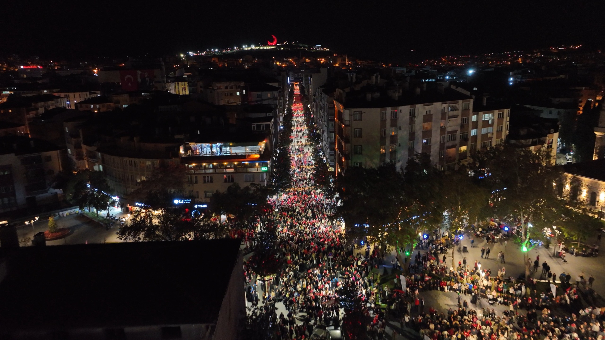 kuvayimilliyenin_sehrinde_cumhuriyet_coskusu__6 KUVAYI MİLLİYE’NİN ŞEHRİNDE CUMHURİYET COŞKUSU  AKIN, “CUMHURİYET KİMSESİZLERİN KİMSESİDİR”