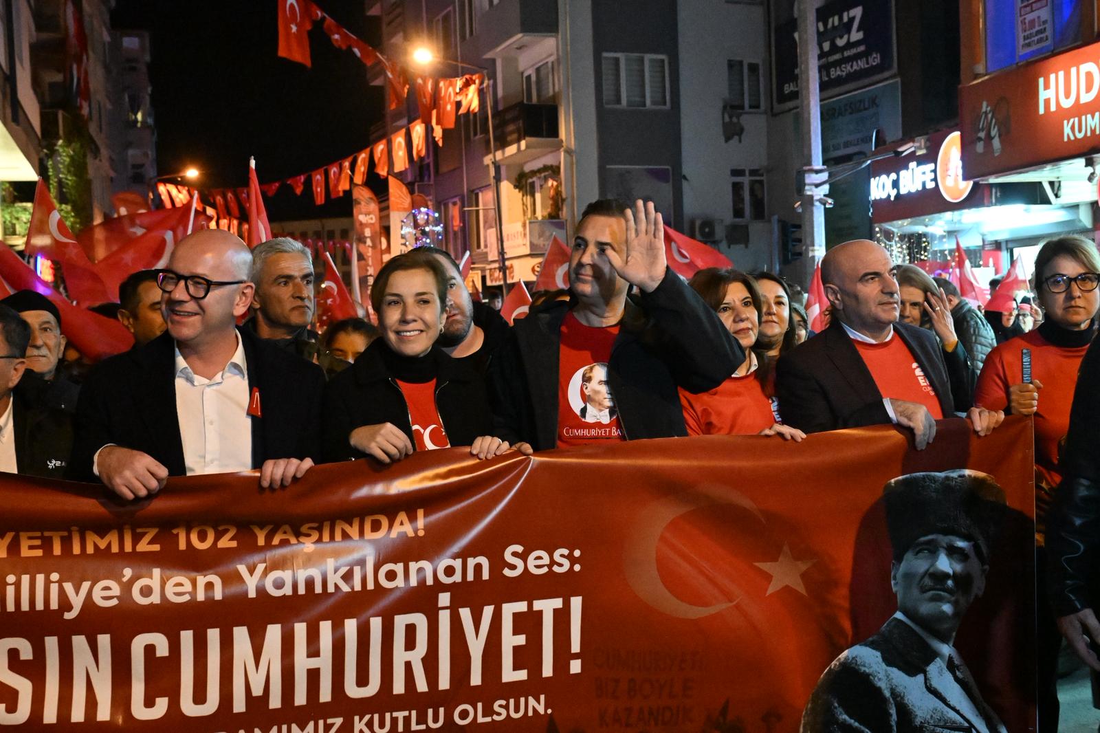 kuvayimilliyenin_sehrinde_cumhuriyet_coskusu__7 KUVAYI MİLLİYE’NİN ŞEHRİNDE CUMHURİYET COŞKUSU  AKIN, “CUMHURİYET KİMSESİZLERİN KİMSESİDİR”