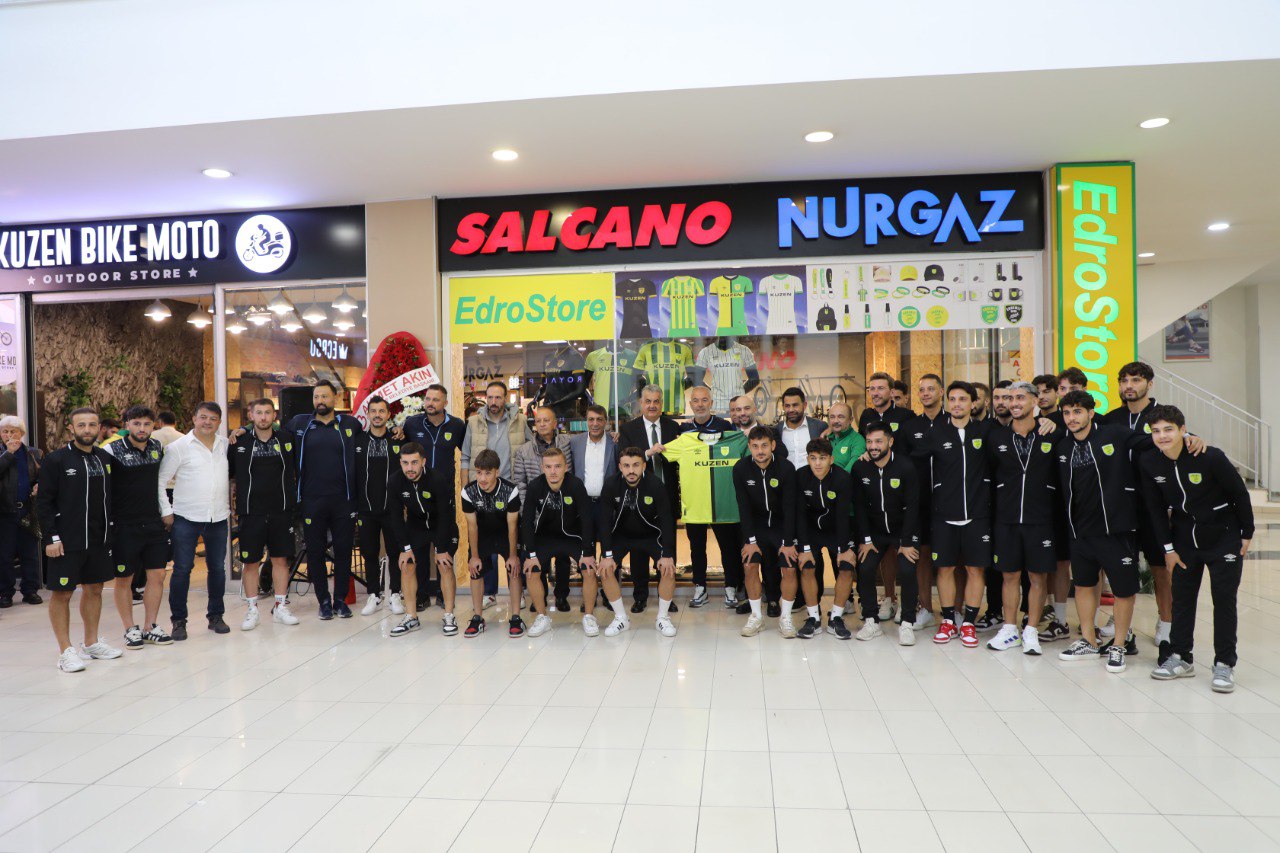 photo_2025-10-10_12-55-15 Edremitspor Taraftar Mağazası “EdroStore” hizmete açıldı