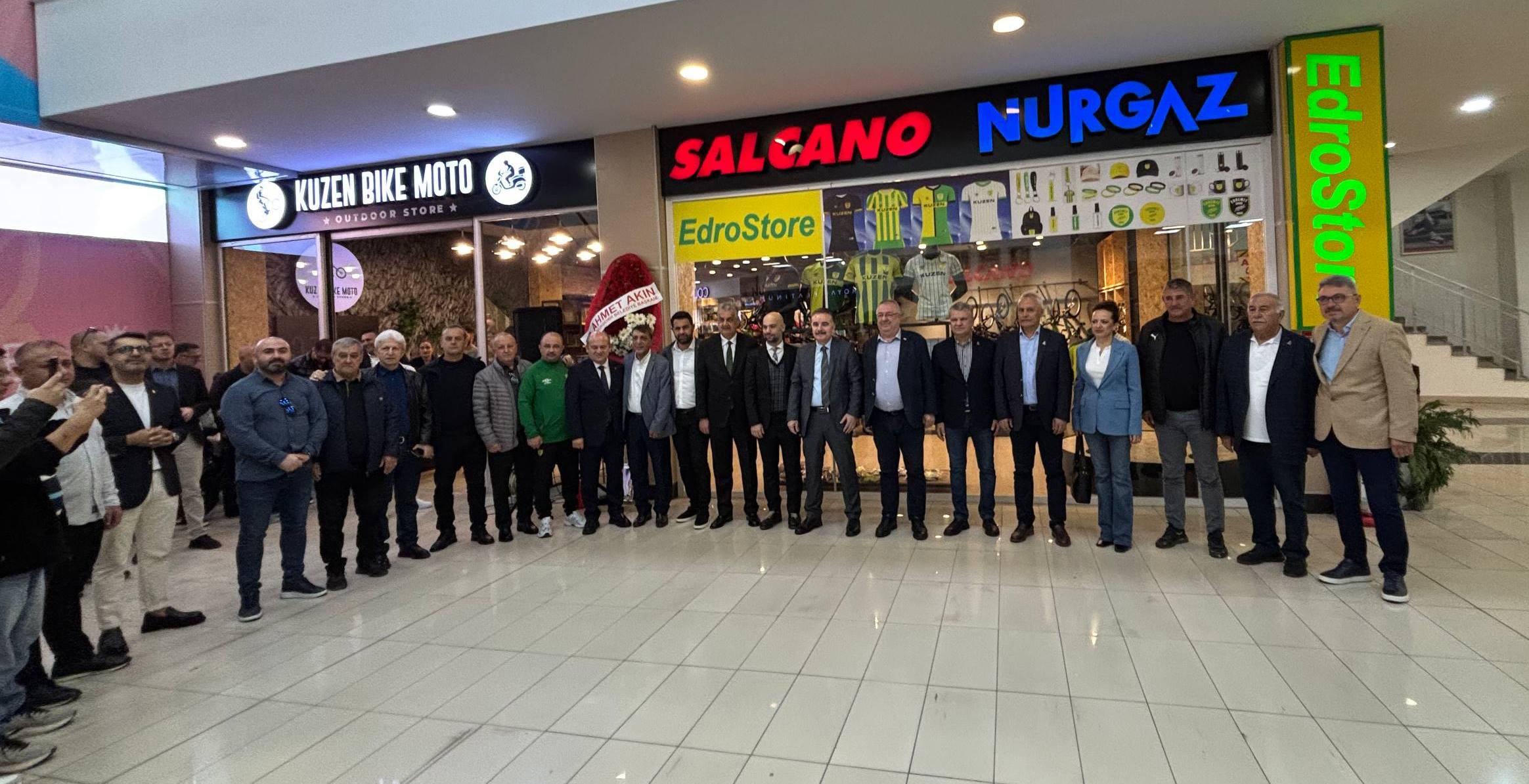 photo_2025-10-10_12-55-24 Edremitspor Taraftar Mağazası “EdroStore” hizmete açıldı