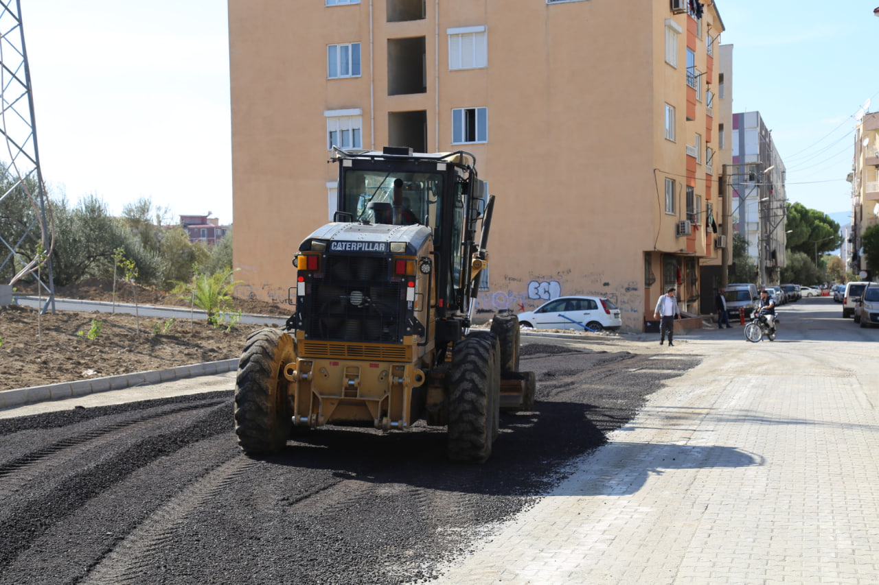 photo_2025-10-13_14-23-57 EDREMİT'TE YENİ KÖPRÜNÜN ÇEVRE DÜZENLEMESİ TAMAMLANIYOR