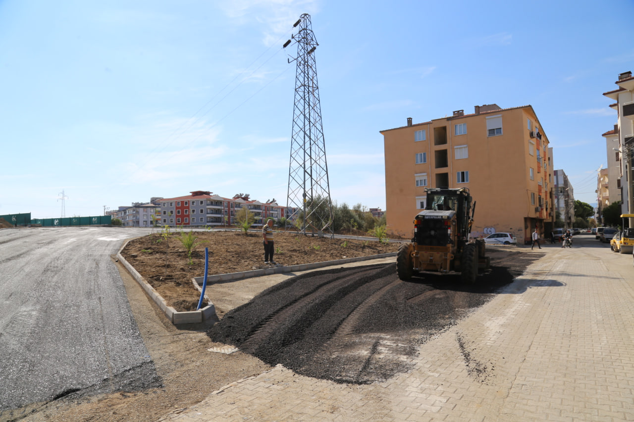 photo_2025-10-13_14-24-00 EDREMİT'TE YENİ KÖPRÜNÜN ÇEVRE DÜZENLEMESİ TAMAMLANIYOR