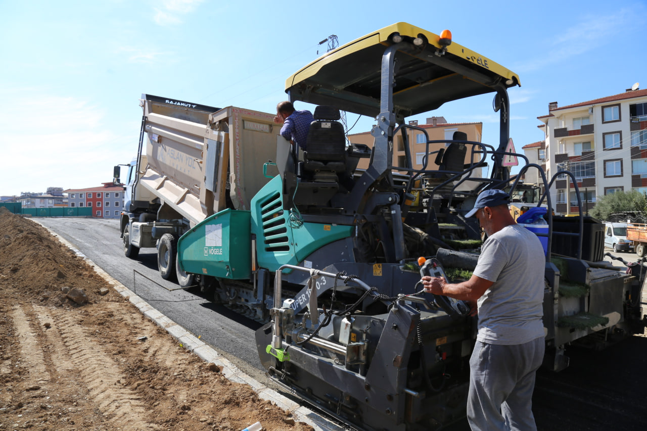 photo_2025-10-13_14-24-03 EDREMİT'TE YENİ KÖPRÜNÜN ÇEVRE DÜZENLEMESİ TAMAMLANIYOR