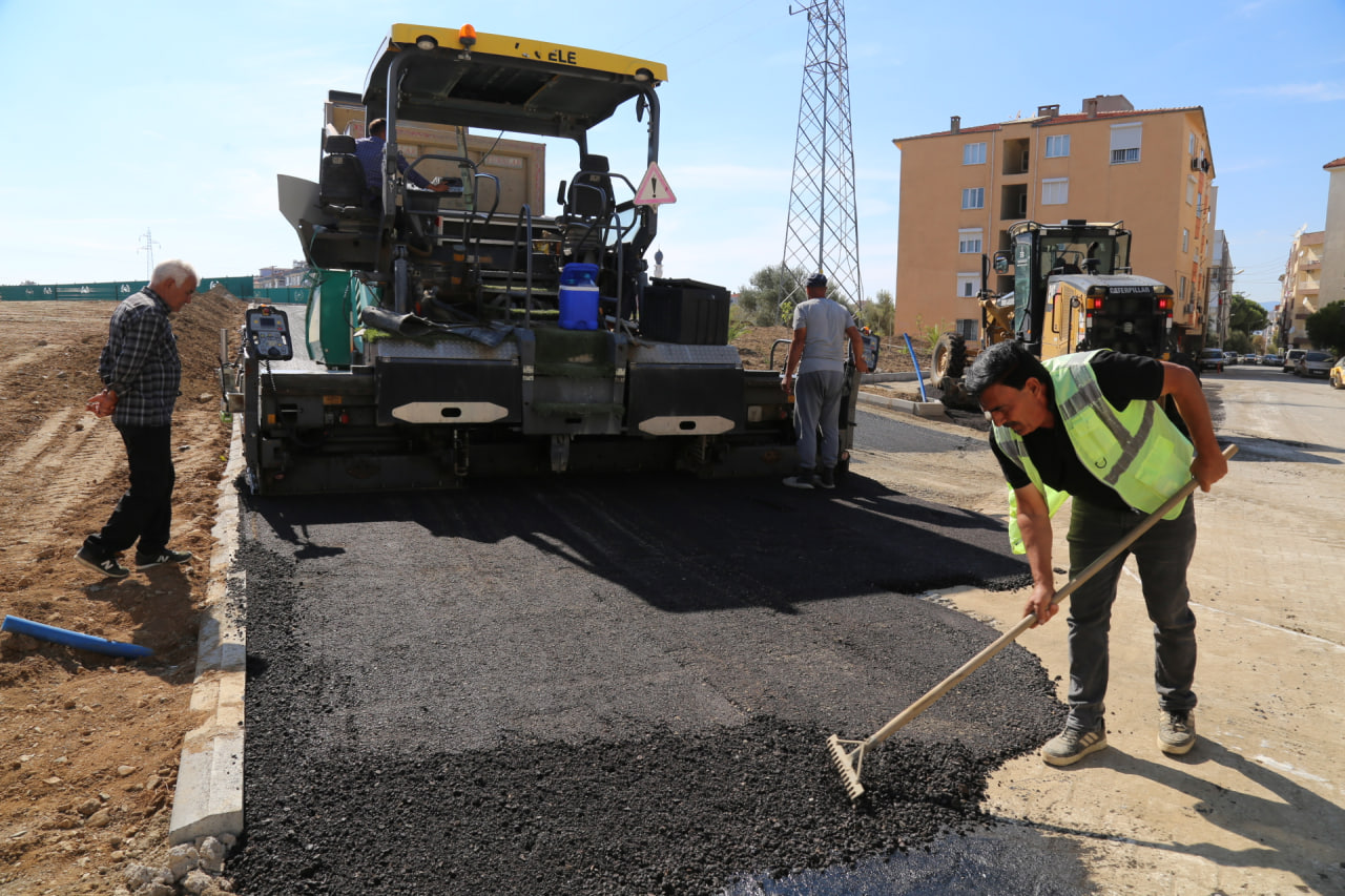 photo_2025-10-13_14-24-04 EDREMİT'TE YENİ KÖPRÜNÜN ÇEVRE DÜZENLEMESİ TAMAMLANIYOR