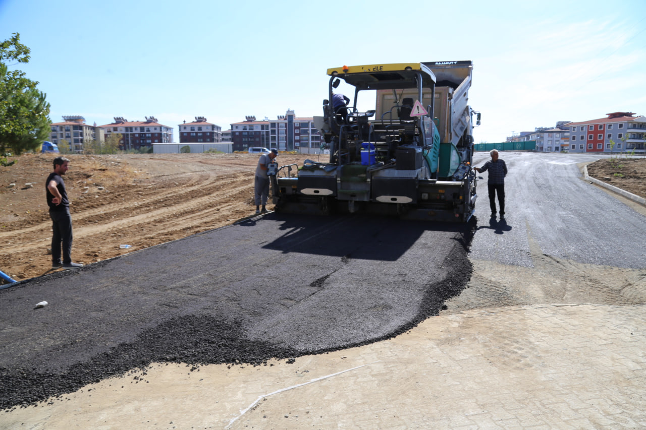 photo_2025-10-13_14-24-05 EDREMİT'TE YENİ KÖPRÜNÜN ÇEVRE DÜZENLEMESİ TAMAMLANIYOR