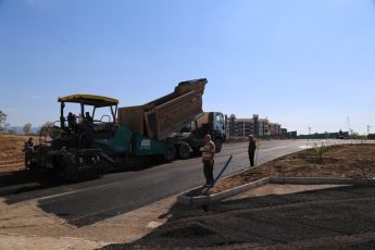 photo_2025-10-13_14-24-06-345x230 EDREMİT'TE YENİ KÖPRÜNÜN ÇEVRE DÜZENLEMESİ TAMAMLANIYOR