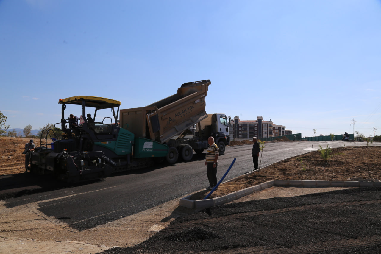 photo_2025-10-13_14-24-06 EDREMİT'TE YENİ KÖPRÜNÜN ÇEVRE DÜZENLEMESİ TAMAMLANIYOR