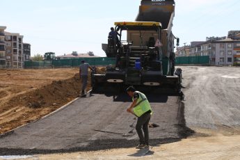 photo_2025-10-13_14-24-07-345x230 EDREMİT'TE YENİ KÖPRÜNÜN ÇEVRE DÜZENLEMESİ TAMAMLANIYOR