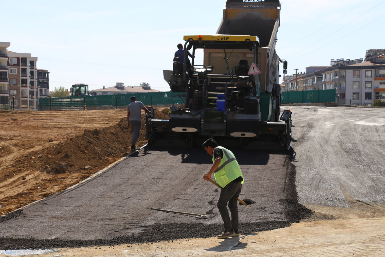 photo_2025-10-13_14-24-07 EDREMİT'TE YENİ KÖPRÜNÜN ÇEVRE DÜZENLEMESİ TAMAMLANIYOR