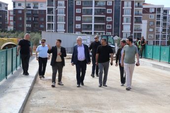 photo_2025-10-13_14-24-08-345x230 EDREMİT'TE YENİ KÖPRÜNÜN ÇEVRE DÜZENLEMESİ TAMAMLANIYOR