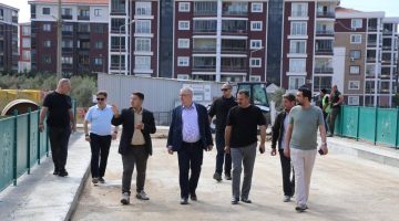 EDREMİT’TE YENİ KÖPRÜNÜN ÇEVRE DÜZENLEMESİ TAMAMLANIYOR