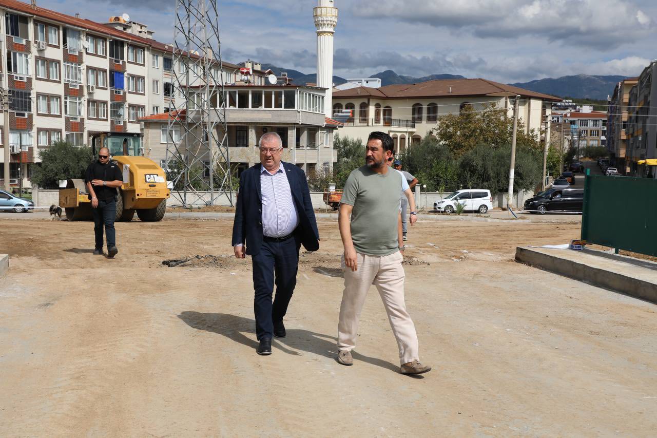 photo_2025-10-13_14-24-09 EDREMİT'TE YENİ KÖPRÜNÜN ÇEVRE DÜZENLEMESİ TAMAMLANIYOR