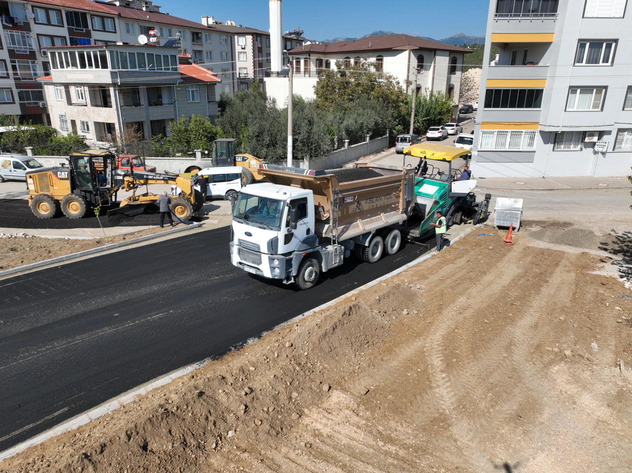 photo_2025-10-13_14-24-13 EDREMİT'TE YENİ KÖPRÜNÜN ÇEVRE DÜZENLEMESİ TAMAMLANIYOR