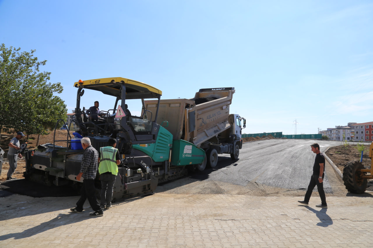 photo_2025-10-13_14-24-14 EDREMİT'TE YENİ KÖPRÜNÜN ÇEVRE DÜZENLEMESİ TAMAMLANIYOR