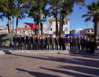 02-345x271 AYVALIK’TA ÖĞRETMENLER GÜNÜ COŞKUYLA KUTLANDI