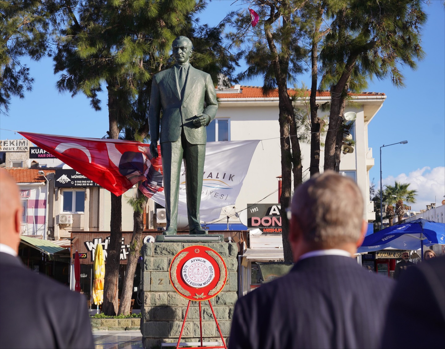 04 AYVALIK’TA ÖĞRETMENLER GÜNÜ COŞKUYLA KUTLANDI