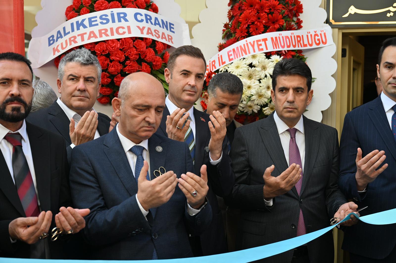 1-10 Akın’dan gönüllere dokunan iki açılış