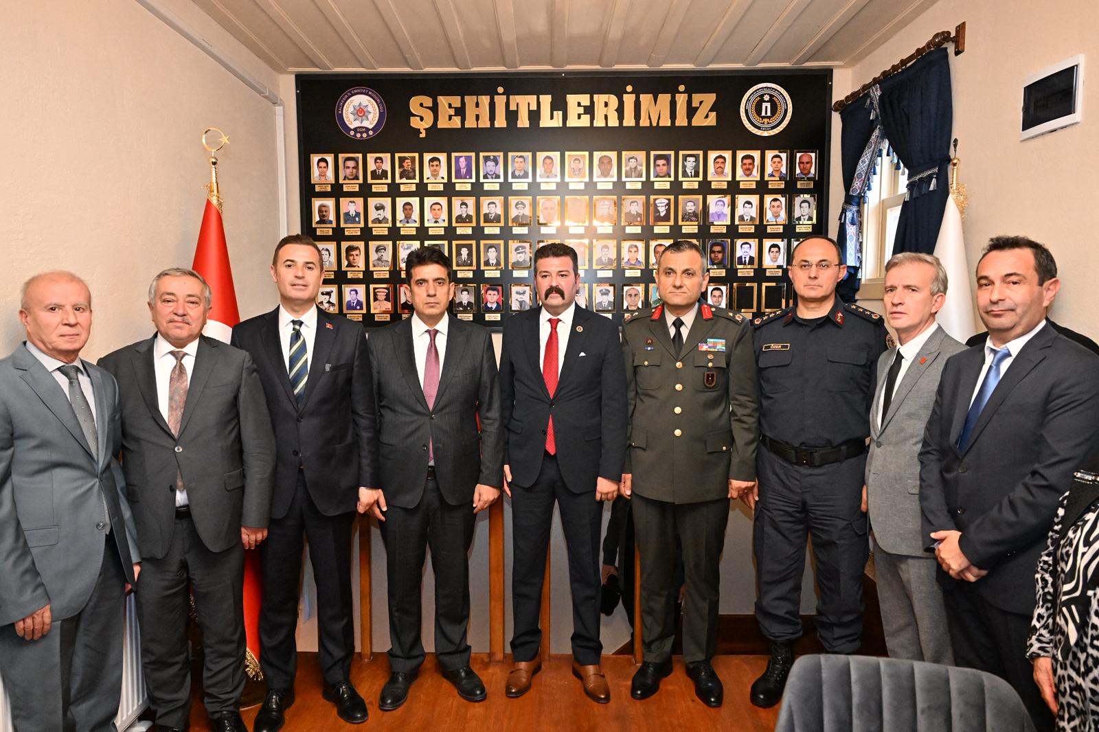 1-11 Akın’dan gönüllere dokunan iki açılış