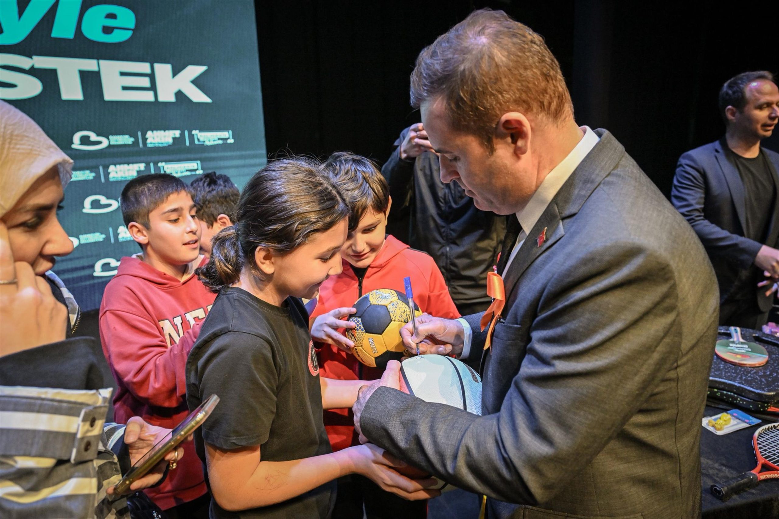 akin_balikesirimizi_hep_birlikte_sporun_merkezi_yapacagiz__7-scaled AKIN: “BALIKESİR’İMİZİ HEP BİRLİKTE SPORUN MERKEZİ YAPACAĞIZ”