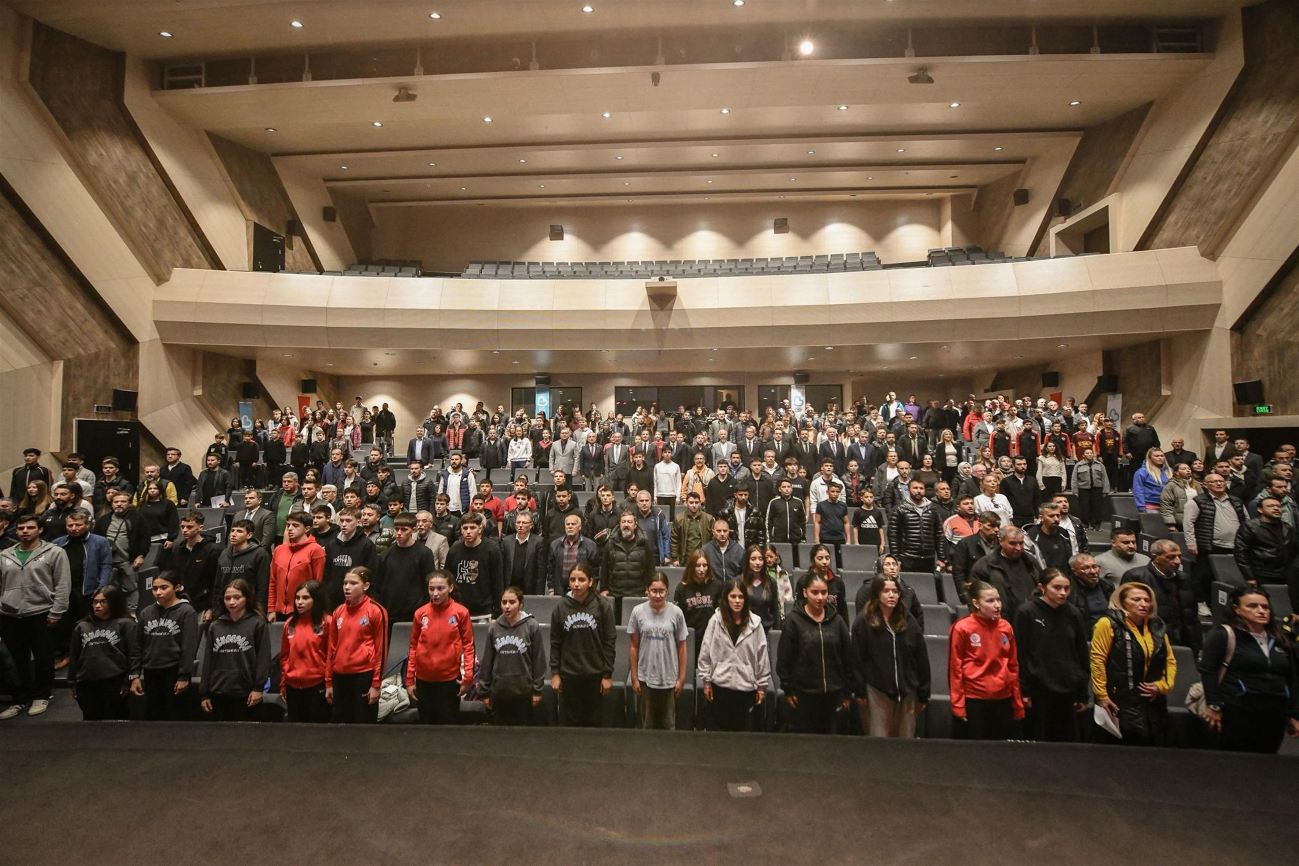 akin_balikesirimizi_hep_birlikte_sporun_merkezi_yapacagiz___1-scaled AKIN: “BALIKESİR’İMİZİ HEP BİRLİKTE SPORUN MERKEZİ YAPACAĞIZ”