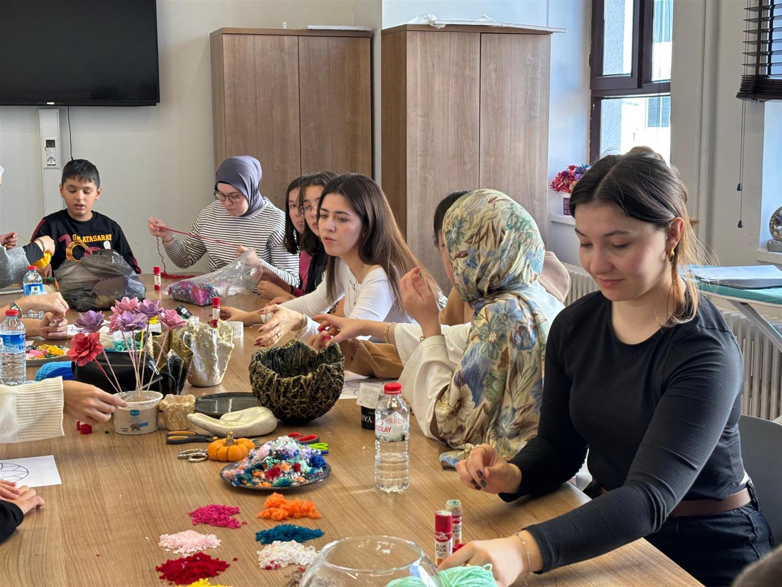 buyuksehir_ozel_gereksinimli_bireyleri_sanat_catisi_altinda_bulusturuyor_1-scaled BÜYÜKŞEHİR ÖZEL GEREKSİNİMLİ BİREYLERİ SANAT ÇATISI ALTINDA BULUŞTURUYOR