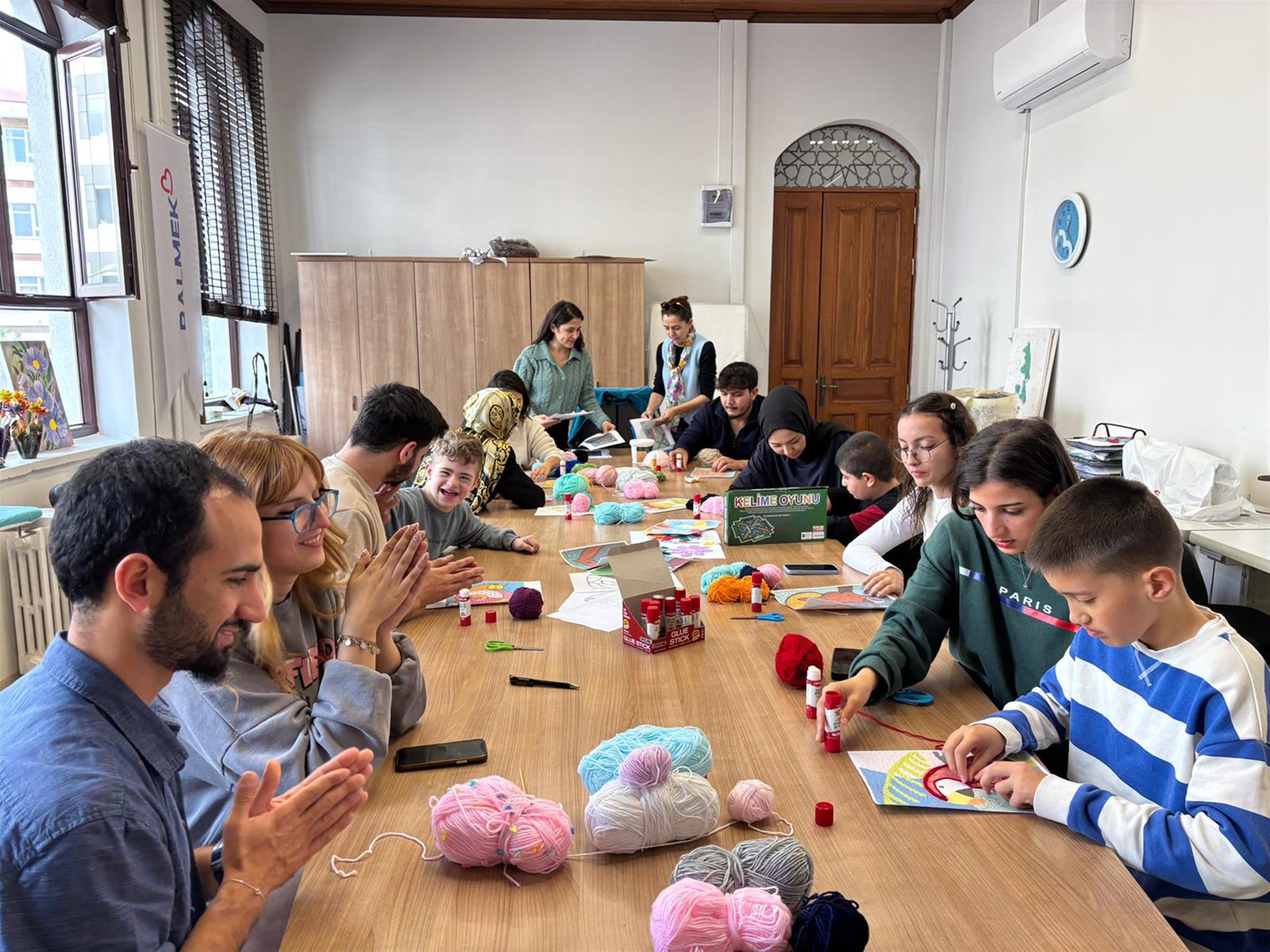 buyuksehir_ozel_gereksinimli_bireyleri_sanat_catisi_altinda_bulusturuyor_2-scaled BÜYÜKŞEHİR ÖZEL GEREKSİNİMLİ BİREYLERİ SANAT ÇATISI ALTINDA BULUŞTURUYOR