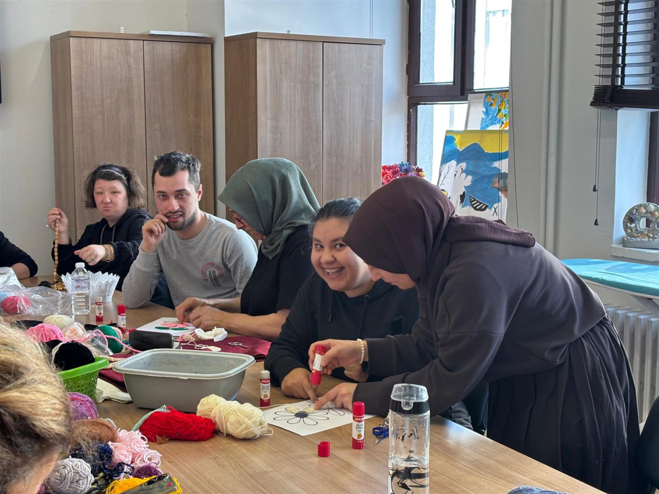 buyuksehir_ozel_gereksinimli_bireyleri_sanat_catisi_altinda_bulusturuyor_3-scaled BÜYÜKŞEHİR ÖZEL GEREKSİNİMLİ BİREYLERİ SANAT ÇATISI ALTINDA BULUŞTURUYOR