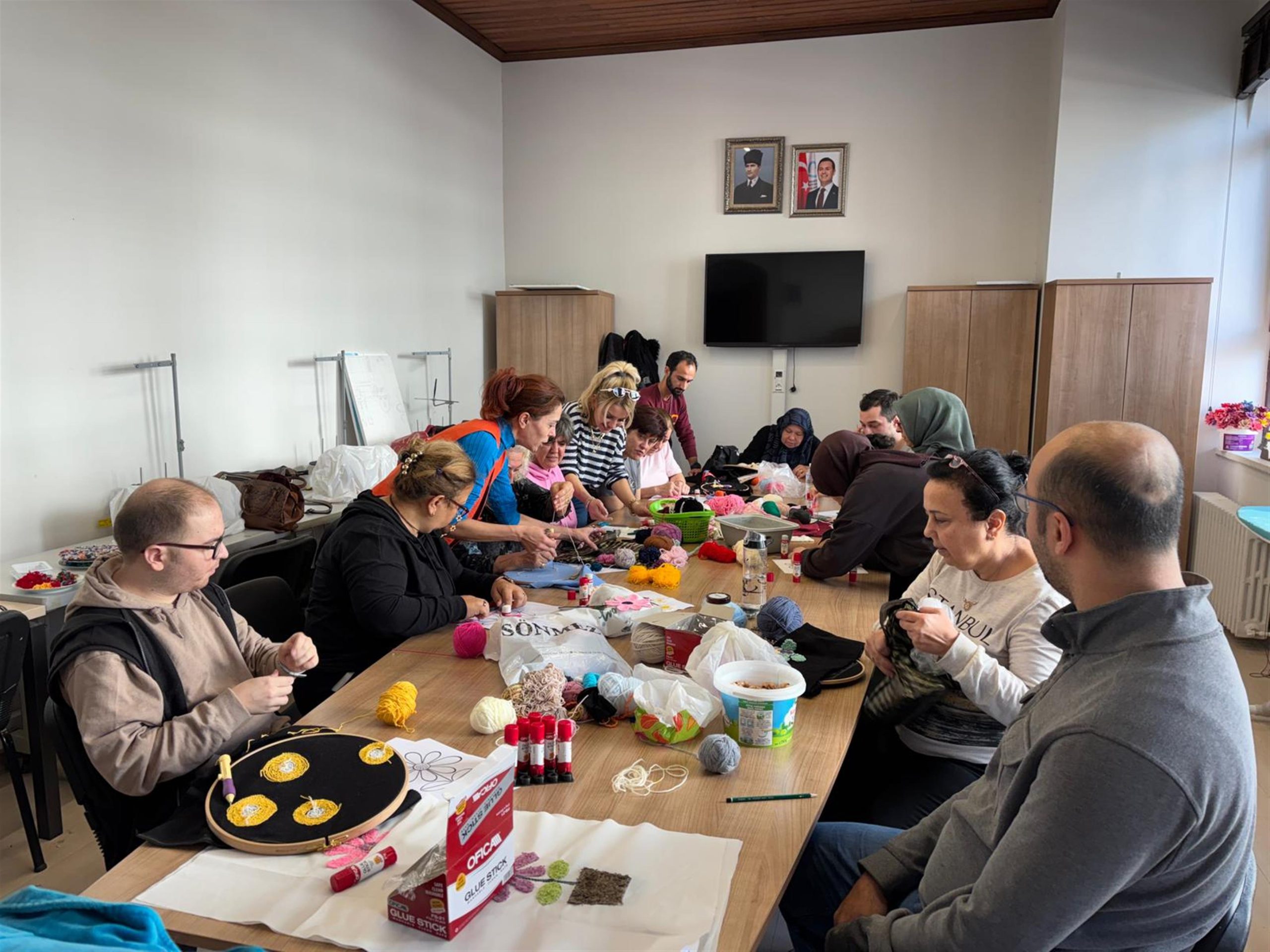 buyuksehir_ozel_gereksinimli_bireyleri_sanat_catisi_altinda_bulusturuyor_5-scaled BÜYÜKŞEHİR ÖZEL GEREKSİNİMLİ BİREYLERİ SANAT ÇATISI ALTINDA BULUŞTURUYOR