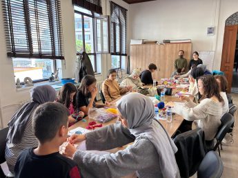 buyuksehir_ozel_gereksinimli_bireyleri_sanat_catisi_altinda_bulusturuyor_9-345x259 BÜYÜKŞEHİR ÖZEL GEREKSİNİMLİ BİREYLERİ SANAT ÇATISI ALTINDA BULUŞTURUYOR