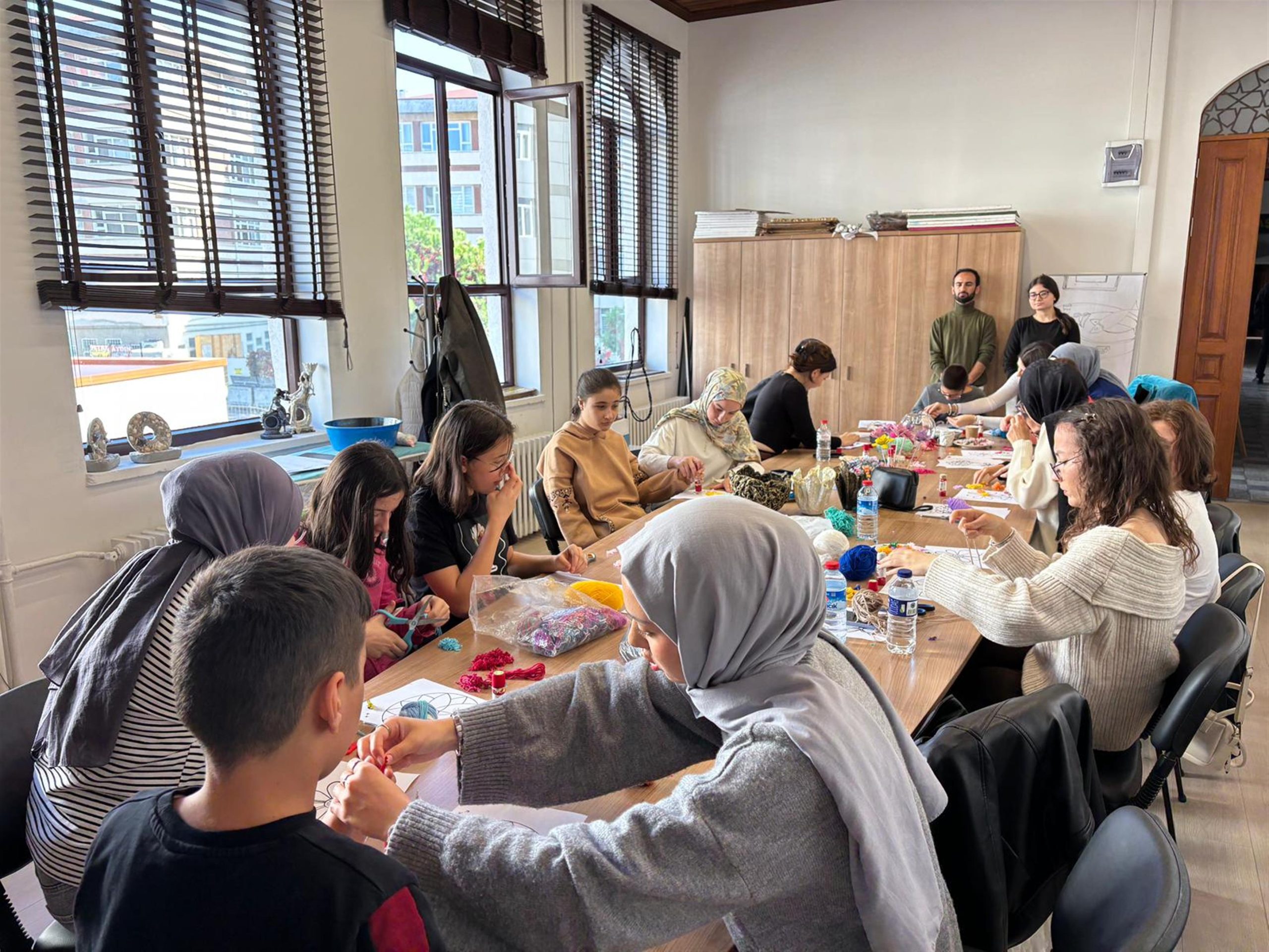 buyuksehir_ozel_gereksinimli_bireyleri_sanat_catisi_altinda_bulusturuyor_9-scaled BÜYÜKŞEHİR ÖZEL GEREKSİNİMLİ BİREYLERİ SANAT ÇATISI ALTINDA BULUŞTURUYOR