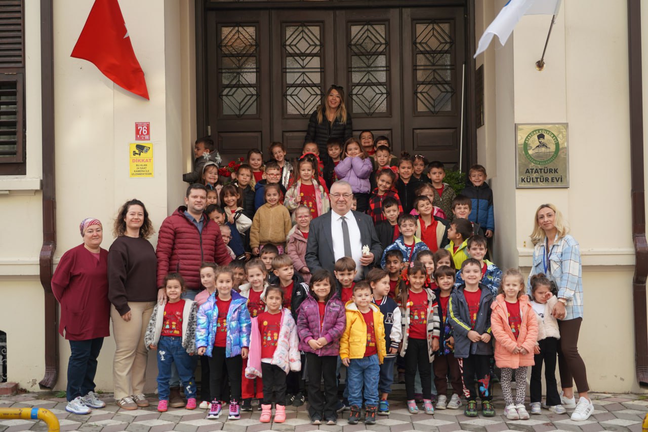 photo_2025-11-06_11-59-27 Edremit Belediyesi Atatürk Kültür Evi’ne ziyaretçi akını