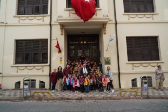 photo_2025-11-06_11-59-30-345x230 Edremit Belediyesi Atatürk Kültür Evi’ne ziyaretçi akını