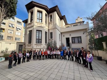 photo_2025-11-06_12-00-41-345x259 Edremit Belediyesi Atatürk Kültür Evi’ne ziyaretçi akını